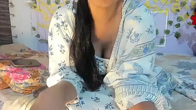 aarjulove online show from April 25, 1:41 pm