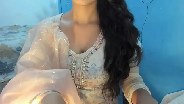 aarjulove online show from March 18, 4:08 pm