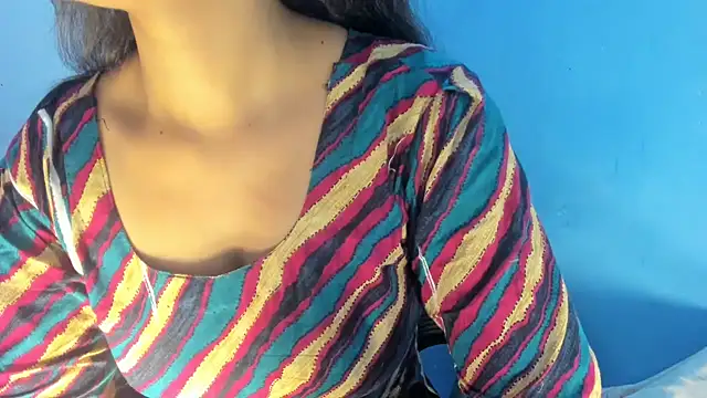 aarjulove online show from April 17, 11:24 am