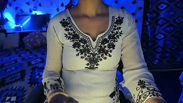aarjulove online show from July 23, 2:24 pm