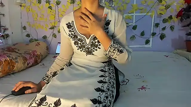 aarjulove online show from May 6, 2:37 am
