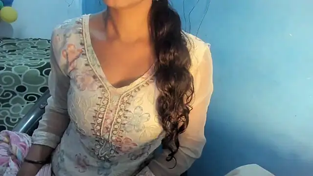 aarjulove online show from February 19, 3:53 pm