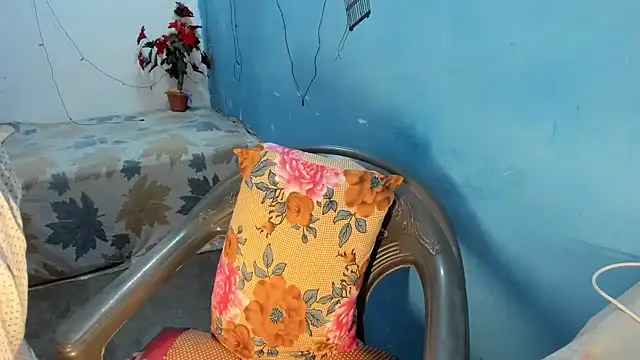 aarjulove online show from April 8, 10:39 am