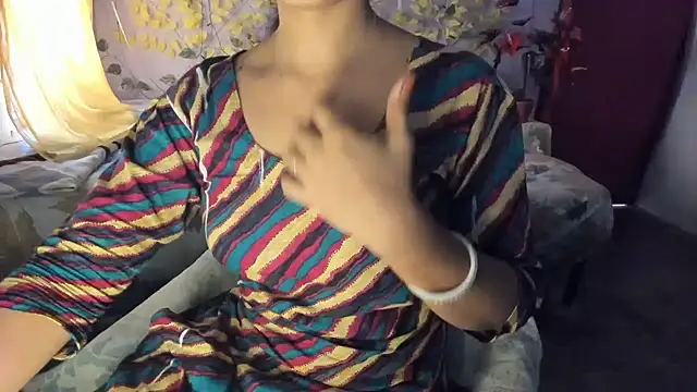 aarjulove online show from June 4, 9:58 am
