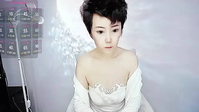 9ering-Er online show from October 31, 9:00 pm