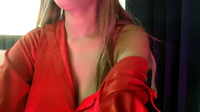 Snapshot of chhui_mui chatting on October 6, 9:43 am chhui mui online show from October 6, 9:43 am