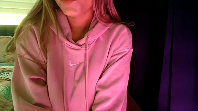 Snapshot of chhui_mui chatting on November 10, 6:24 pm chhui mui online show from November 10, 6:24 pm