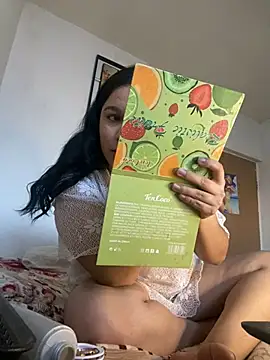 Snapshot of Leslydeleon23 chatting on February 10, 12:19 am Leslydeleon23 online show from February 10, 12:19 am