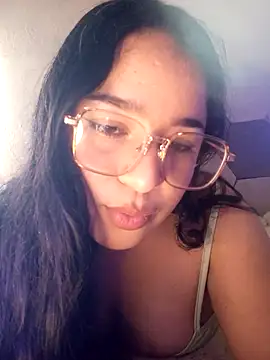 Leslydeleon23 online show from May 1, 10:15 pm