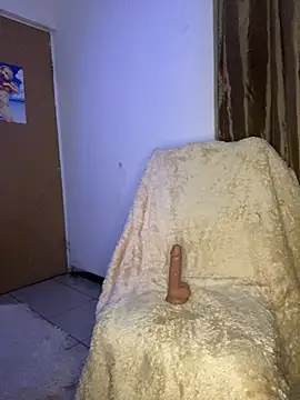 Snapshot of Leslydeleon23 chatting on February 2, 6:04 am Leslydeleon23 online show from February 2, 6:04 am