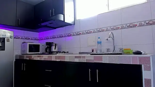 Emma-evans online show from October 31, 2:46 pm