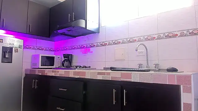 Emma-evans online show from December 2, 2:52 pm