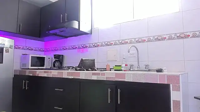 Emma-evans online show from November 20, 2:18 pm