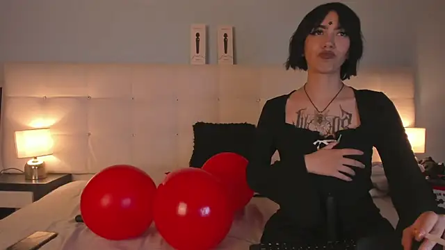 Zowi Hottiee online show from February 13, 5:16 am