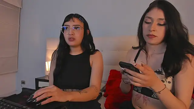 Zowi Hottiee online show from December 31, 3:23 am
