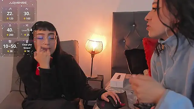 Zowi Hottiee online show from January 18, 3:31 am