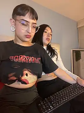 Zowi Hottiee online show from March 1, 2:48 am