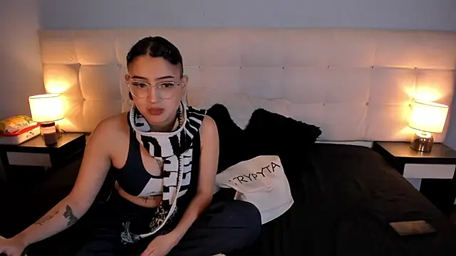 Zowi Hottiee online show from January 22, 2:37 am