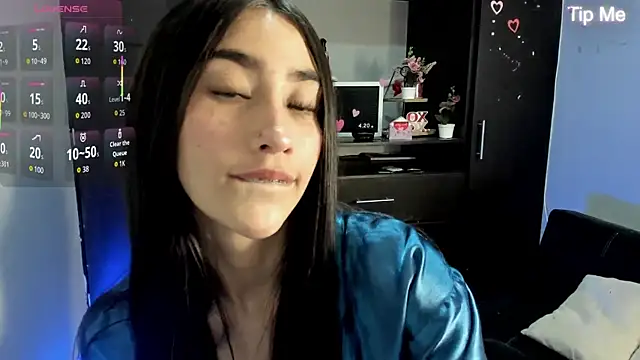 Emilytafur online show from June 22, 11:35 pm