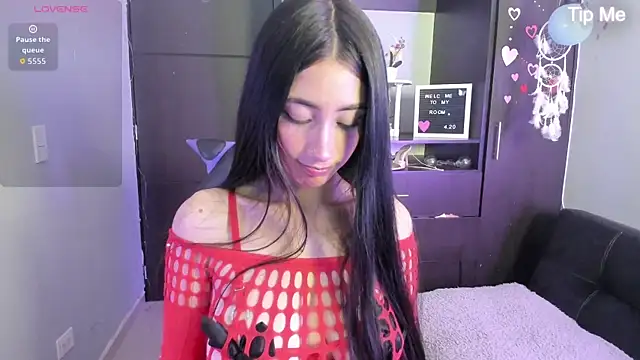 Snapshot of Emilytafur chatting on October 9, 8:20 pm Emilytafur online show from October 9, 8:20 pm