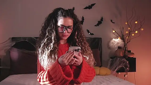 Denise Garciia online show from October 31, 12:24 pm