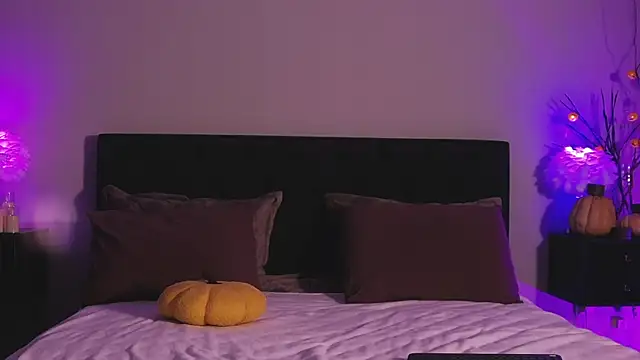 Denise Garciia online show from November 28, 1:33 pm