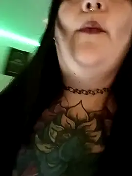 l1la Rav3n online show from April 15, 2:28 am