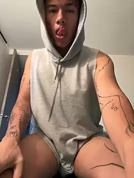 Snapshot of Logan_smith1 chatting on February 6, 9:49 pm Logan smith1 online show from February 6, 9:49 pm
