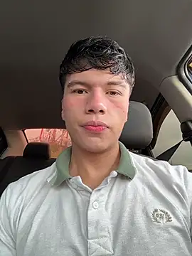 Snapshot of Logan_smith1 chatting on October 18, 5:37 pm Logan smith1 online show from October 18, 5:37 pm