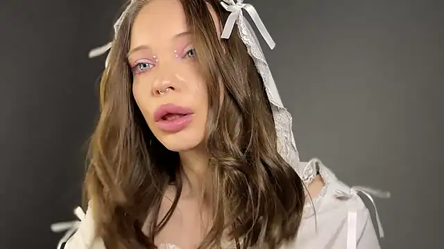 Snapshot of dollfromvenus chatting on December 13, 3:32 pm dollfromvenus online show from December 13, 3:32 pm