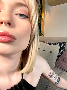 Snapshot of dollfromvenus chatting on September 22, 6:36 pm dollfromvenus online show from September 22, 6:36 pm