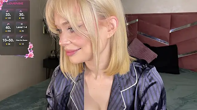 Snapshot of dollfromvenus chatting on October 6, 2:18 pm dollfromvenus online show from October 6, 2:18 pm