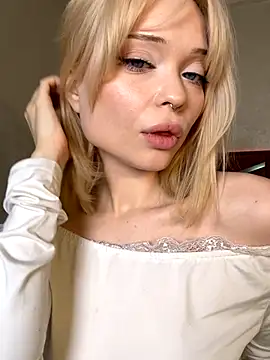 Snapshot of dollfromvenus chatting on October 26, 9:15 pm dollfromvenus online show from October 26, 9:15 pm