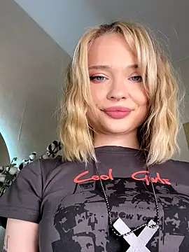 Snapshot of dollfromvenus chatting on September 25, 4:35 pm dollfromvenus online show from September 25, 4:35 pm