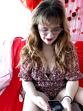 Snapshot of PrincesseMalicia chatting on February 17, 2:36 pm PrincesseMalicia online show from February 17, 2:36 pm