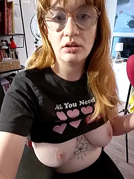 Snapshot of PrincesseMalicia chatting on February 10, 2:49 pm PrincesseMalicia online show from February 10, 2:49 pm