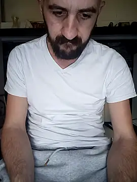 Snapshot of GrofLicno chatting on February 23, 1:33 pm GrofLicno online show from February 23, 1:33 pm