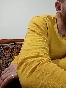 Snapshot of GrofLicno chatting on January 13, 9:42 pm GrofLicno online show from January 13, 9:42 pm