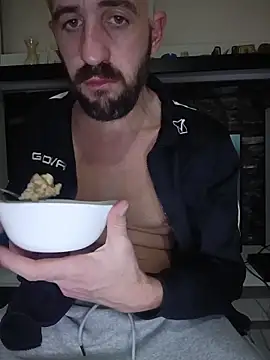 Snapshot of GrofLicno chatting on February 19, 8:50 pm GrofLicno online show from February 19, 8:50 pm