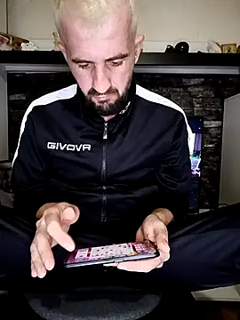 Snapshot of GrofLicno chatting on February 27, 4:40 pm GrofLicno online show from February 27, 4:40 pm