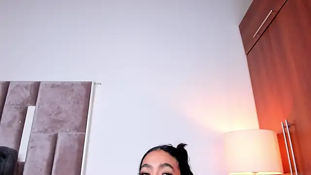 Nia Bunny online show from May 28, 2:56 pm