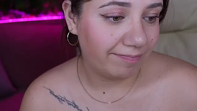 Snapshot of JulietDream chatting on March 3, 1:01 pm JulietDream online show from March 3, 1:01 pm