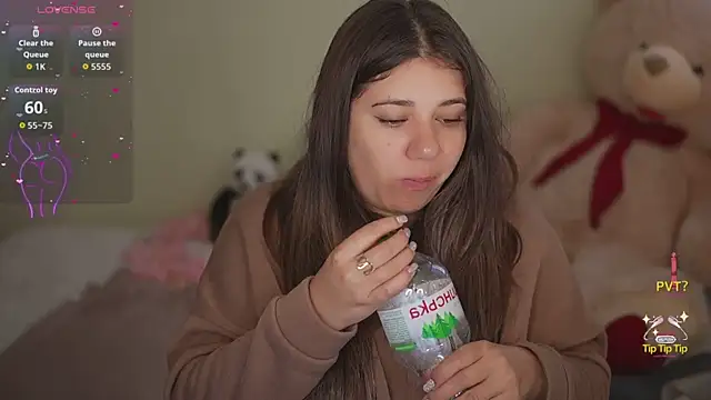 Snapshot of JulietDream chatting on October 3, 6:15 am JulietDream online show from October 3, 6:15 am