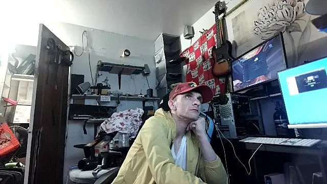 Snapshot of deadpi chatting on December 27, 1:39 pm deadpi online show from December 27, 1:39 pm