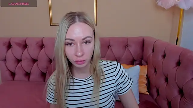 Snapshot of Diana_Garrett chatting on March 7, 8:45 am Diana Garrett online show from March 7, 8:45 am