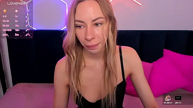 Snapshot of Diana_Garrett chatting on October 13, 2:24 am Diana Garrett online show from October 13, 2:24 am