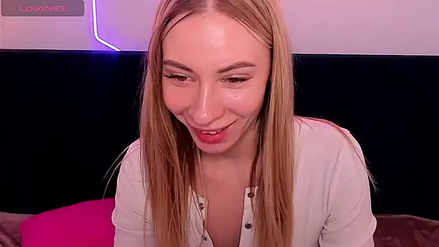 Snapshot of Diana_Garrett chatting on February 12, 12:33 pm Diana Garrett online show from February 12, 12:33 pm