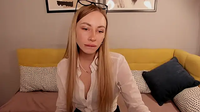 Diana Garrett online show from April 4, 2:40 am