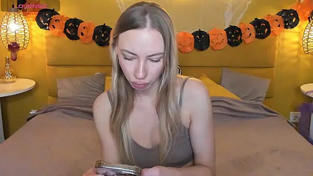 Snapshot of Diana_Garrett chatting on October 31, 1:35 am Diana Garrett online show from October 31, 1:35 am