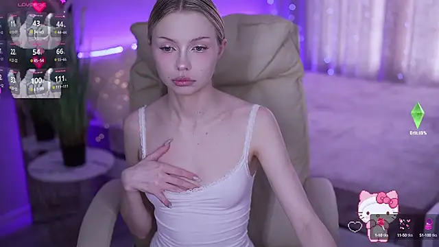 Snapshot of EviStar chatting on October 4, 9:55 am EviStar online show from October 4, 9:55 am